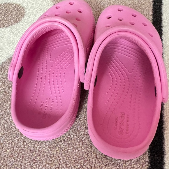 CROCS Kids Vibrant Pink Slippers - Picture 8 of 8